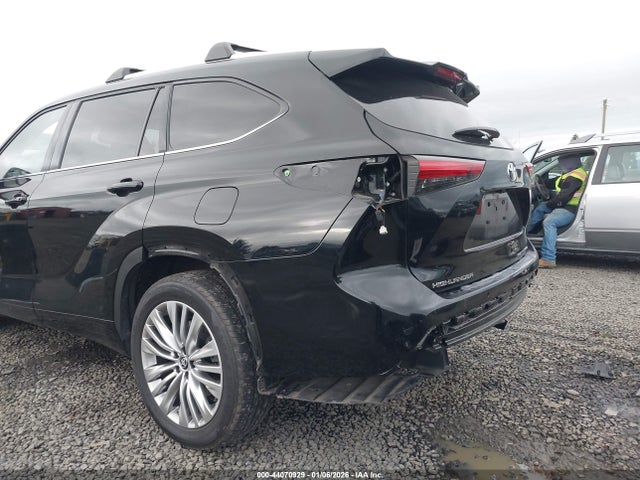 Toyota Highlander Platinum 2023 5TDKDRBH9PS039052 Image 19
