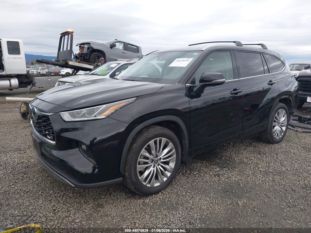 Toyota Highlander Platinum 2023 5TDKDRBH9PS039052 Image 2