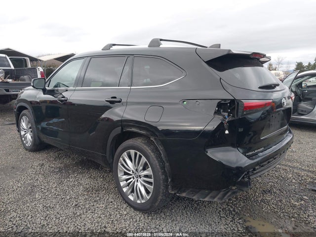 Toyota Highlander Platinum 2023 5TDKDRBH9PS039052 Image 3