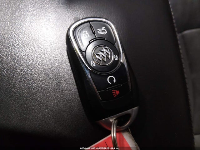 44071015 :رقم المزاد ، 1G4ZP5SS2HU158046 vin ، 2017 Buick Lacrosse Essence مزاد بيع