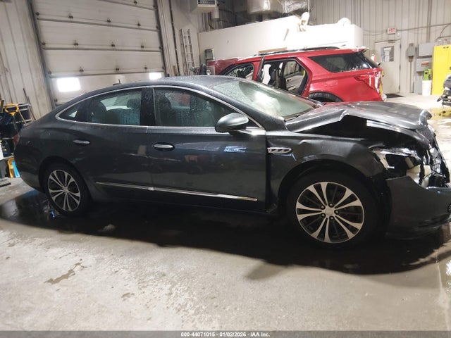 44071015 :رقم المزاد ، 1G4ZP5SS2HU158046 vin ، 2017 Buick Lacrosse Essence مزاد بيع