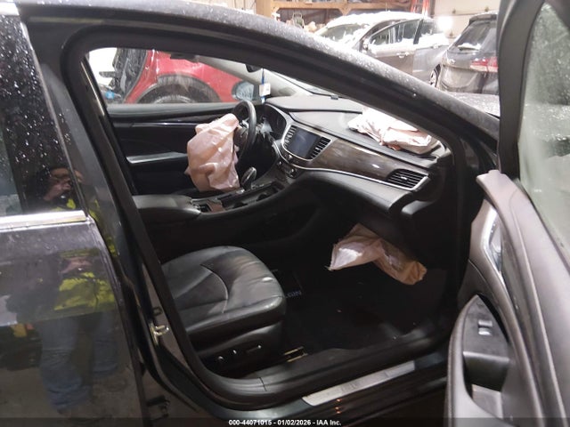 44071015 :رقم المزاد ، 1G4ZP5SS2HU158046 vin ، 2017 Buick Lacrosse Essence مزاد بيع