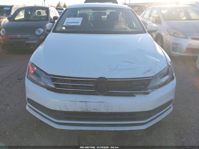 44071046 :رقم المزاد ، 3VW2B7AJXHM350986 vin ، 2017 Volkswagen Jetta 1.4t S مزاد بيع