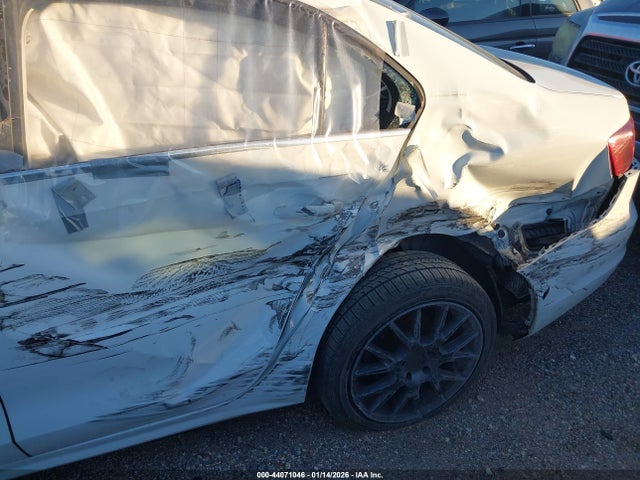 44071046 :رقم المزاد ، 3VW2B7AJXHM350986 vin ، 2017 Volkswagen Jetta 1.4t S مزاد بيع