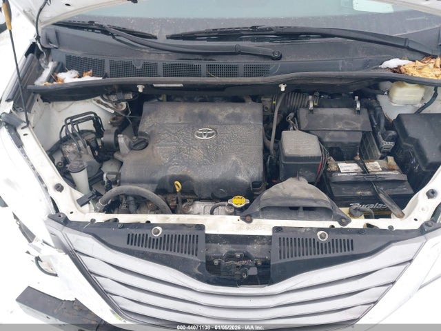 5TDYK3DC2FS541284 Toyota Sienna Xle 8 Passenger
