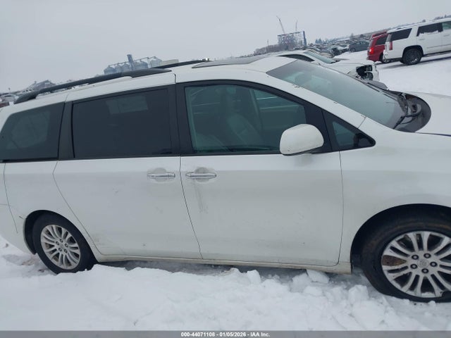 5TDYK3DC2FS541284 Toyota Sienna Xle 8 Passenger