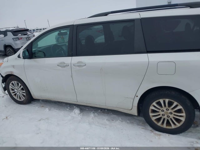 5TDYK3DC2FS541284 Toyota Sienna Xle 8 Passenger