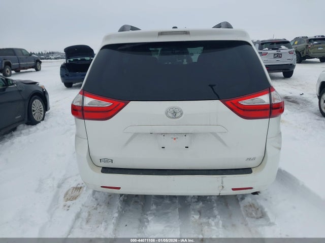 5TDYK3DC2FS541284 Toyota Sienna Xle 8 Passenger
