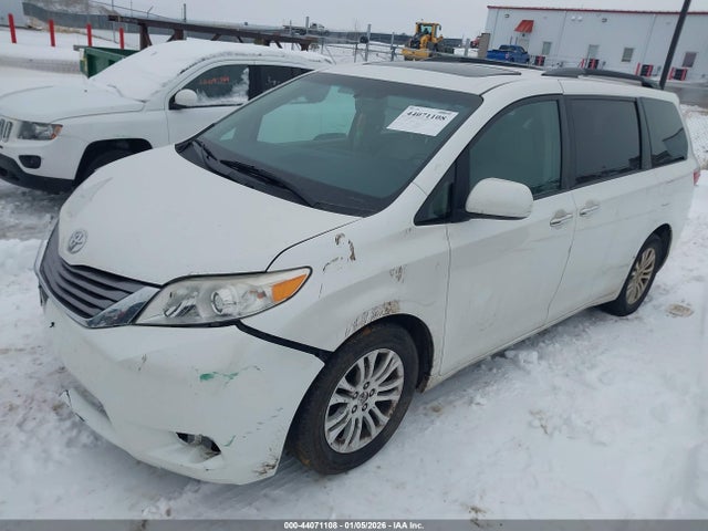 5TDYK3DC2FS541284 Toyota Sienna Xle 8 Passenger