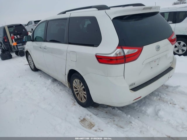 5TDYK3DC2FS541284 Toyota Sienna Xle 8 Passenger
