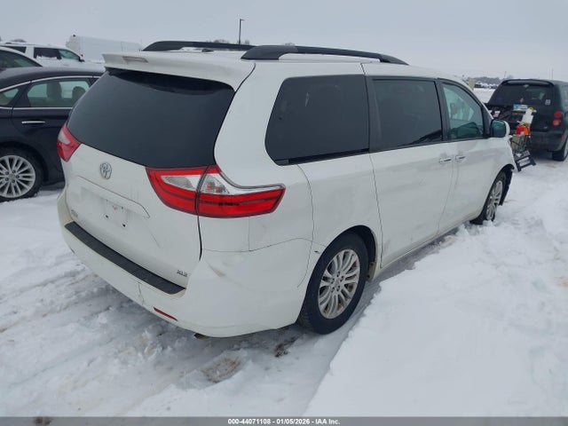5TDYK3DC2FS541284 Toyota Sienna Xle 8 Passenger