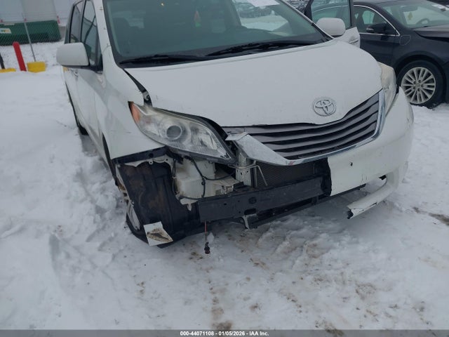 5TDYK3DC2FS541284 Toyota Sienna Xle 8 Passenger