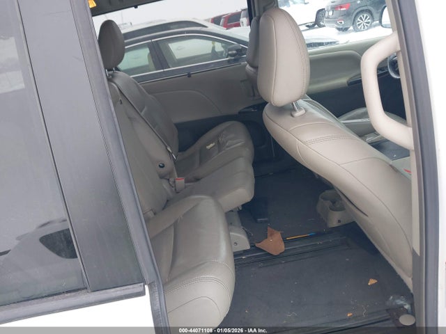 5TDYK3DC2FS541284 Toyota Sienna Xle 8 Passenger