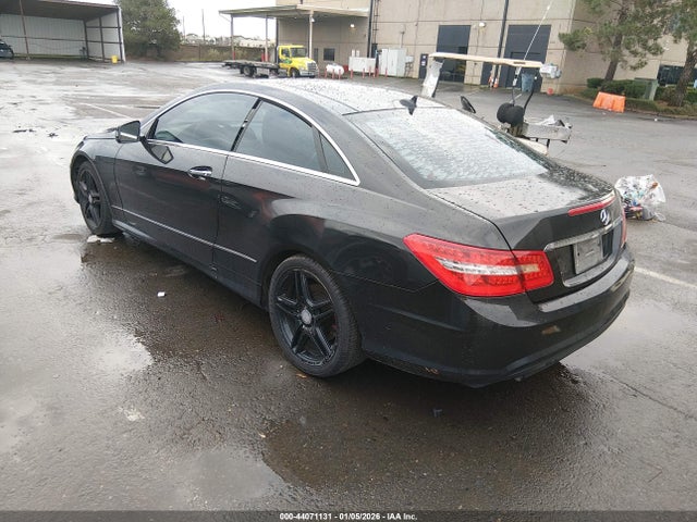 2011 MERCEDES-BENZ E 550 WDDKJ7CB5BF083233 Photo 2