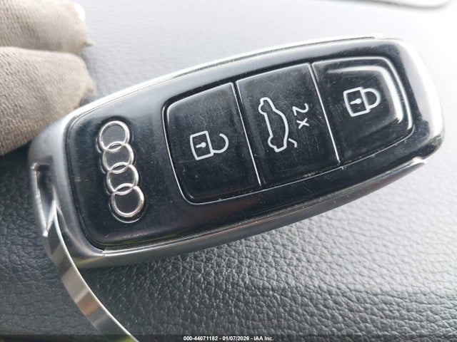 2020 Audi Q7 Prestige 55 Tfsi Quattro Tiptronic მანქანა იყიდება აუქციონზე, vin: WA1VXBF78LD012017, აუქციონის ნომერი: 44071182
