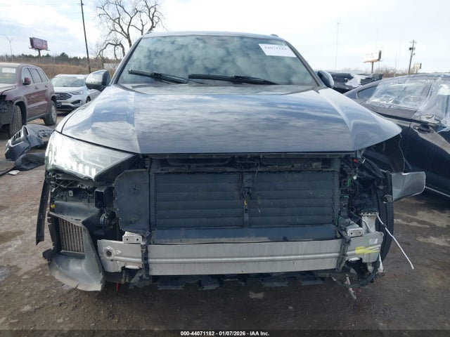 2020 Audi Q7 Prestige 55 Tfsi Quattro Tiptronic მანქანა იყიდება აუქციონზე, vin: WA1VXBF78LD012017, აუქციონის ნომერი: 44071182