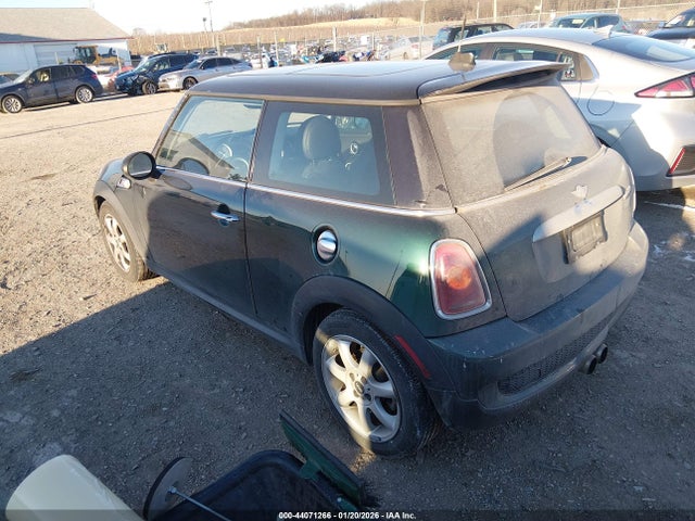 2010 MINI COOPER S WMWMF7C52ATX42770 Photo 2