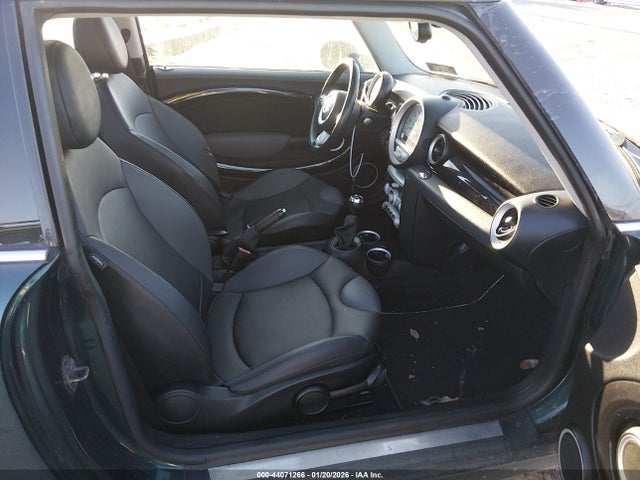 2010 MINI COOPER S WMWMF7C52ATX42770 Photo 4