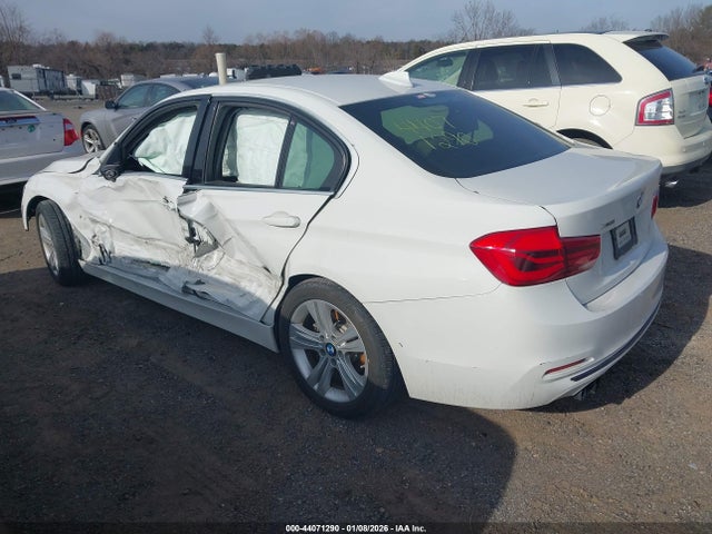 2018 BMW 330I WBA8D9G58JNU69030 Photo 2
