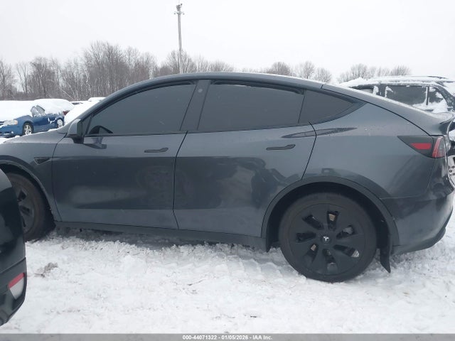7SAYGDEE6NF450743 Tesla Model Y Long Range Dual Motor All-wheel Drive