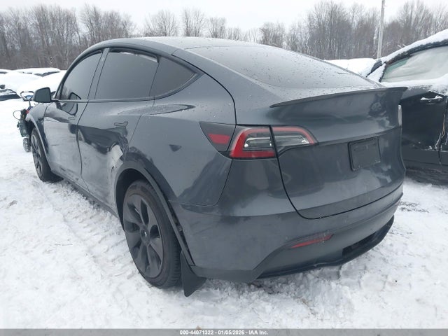 2022 TESLA MODEL Y 7SAYGDEE6NF450743 Photo 2