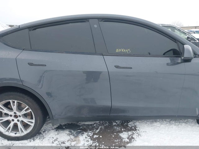 2022 TESLA MODEL Y 7SAYGDEE6NF450743 Photo 7