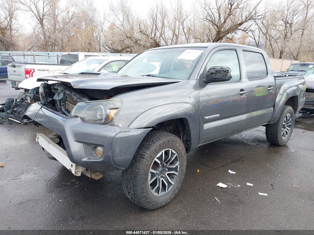 Toyota Tacoma Base V6 2015 3TMLU4EN8FM189919 Image 2
