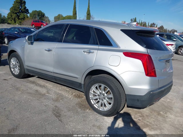 2018 CADILLAC XT5 1GYKNERS4JZ201211 Photo 2