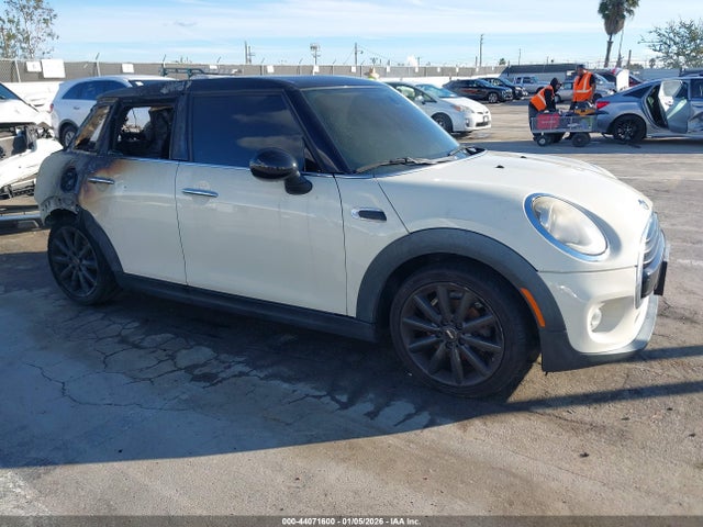 2016 MINI HARDTOP WMWXU1C56G2D10152