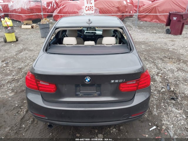WBA3B1C51F5A05918 BMW 320i