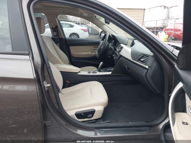 WBA3B1C51F5A05918 BMW 320i