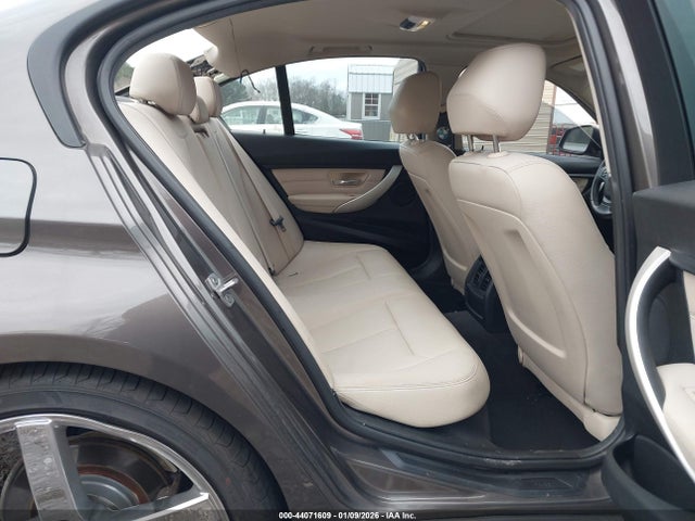 WBA3B1C51F5A05918 BMW 320i