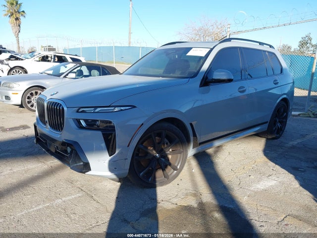 2023 BMW X7 5UX23EM09P9R93512 Photo 1
