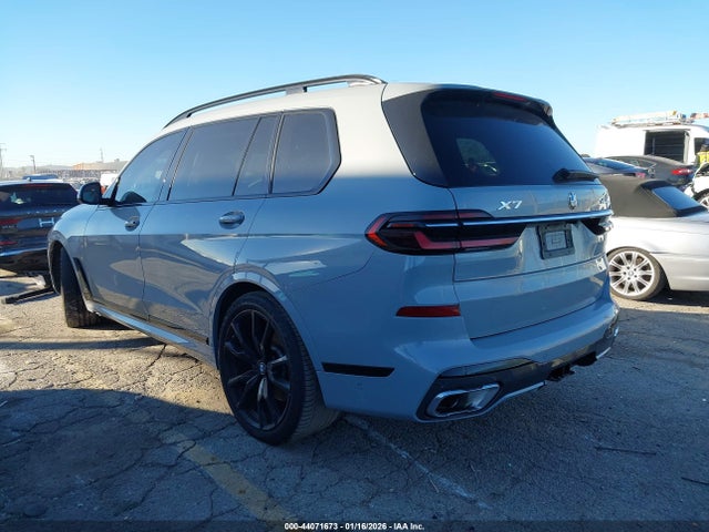 2023 BMW X7 5UX23EM09P9R93512 Photo 2