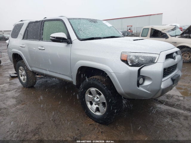 Toyota 4runner Trd Off Road Premium 2018 JTEBU5JR5J5567747 main image