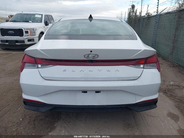 5NPLM4AG6NH067474 Hyundai ELANTRA SEL