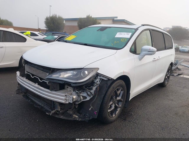 Chrysler Pacifica Limited 2020 2C4RC1GG4LR290485 Image 2