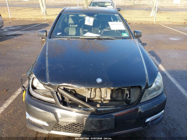 2014 Mercedes-benz C 300 Sport 4matic მანქანა იყიდება აუქციონზე, vin: WDDGF8AB9EG230894, აუქციონის ნომერი: 44071758