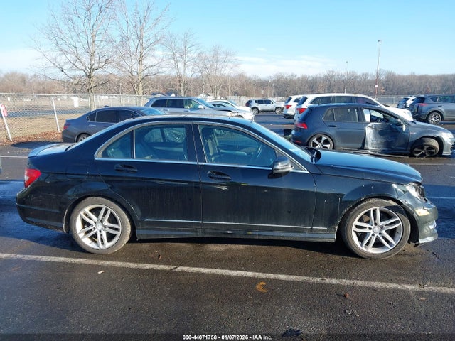 2014 Mercedes-benz C 300 Sport 4matic მანქანა იყიდება აუქციონზე, vin: WDDGF8AB9EG230894, აუქციონის ნომერი: 44071758