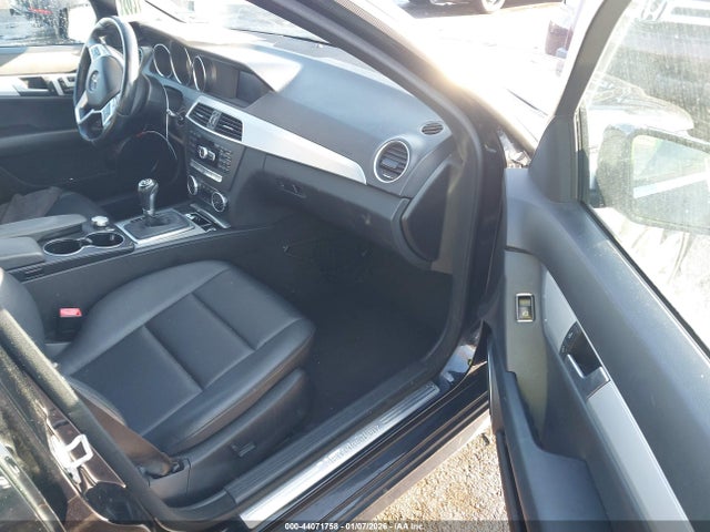2014 Mercedes-benz C 300 Sport 4matic მანქანა იყიდება აუქციონზე, vin: WDDGF8AB9EG230894, აუქციონის ნომერი: 44071758