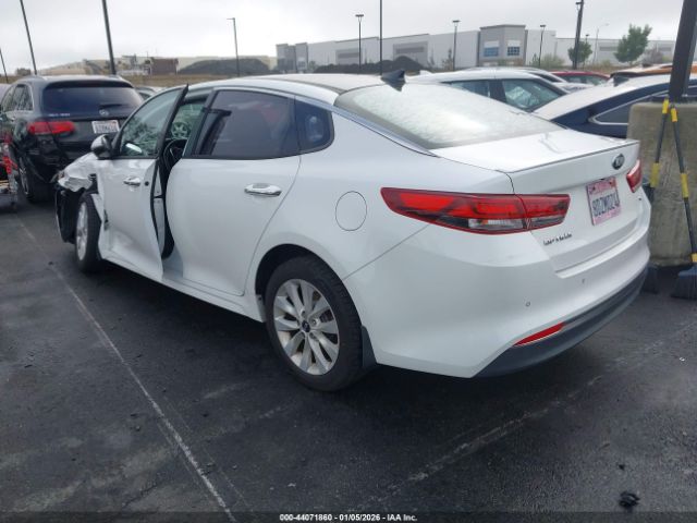 2018 KIA OPTIMA 5XXGT4L33JG246236 Photo 2