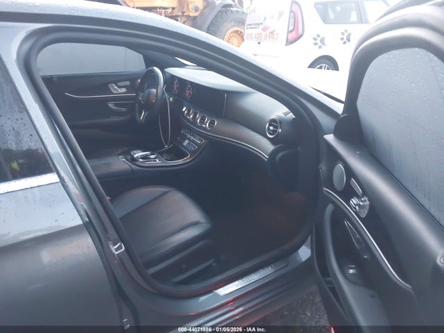 2019 MERCEDES-BENZ E 300 WDDZF4JB6KA603471 Photo 4