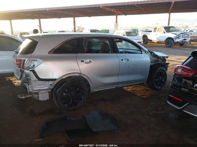 5XYPG4A59KG590661 KIA Sorento 3.3l S