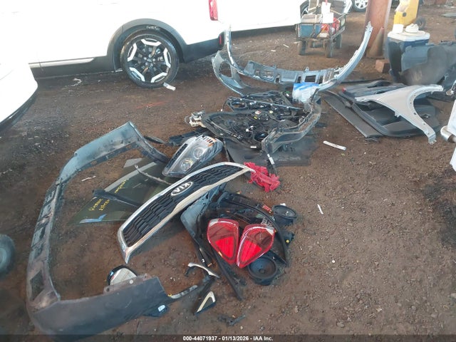 5XYPG4A59KG590661 KIA Sorento 3.3l S