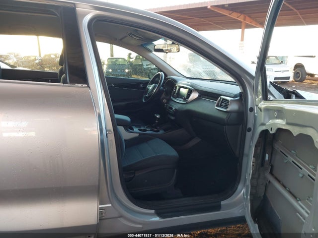 5XYPG4A59KG590661 KIA Sorento 3.3l S