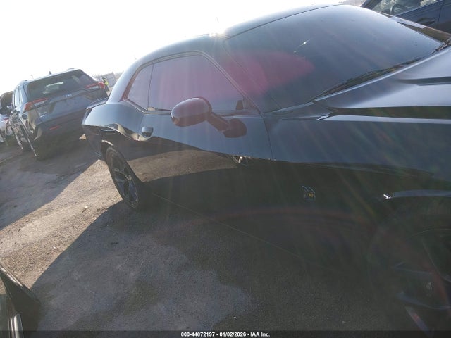 Продажа на аукционе авто 2016 Dodge Challenger 392 Hemi Scat Pack Shaker, vin: 2C3CDZFJ8GH245581, номер лота: 44072197