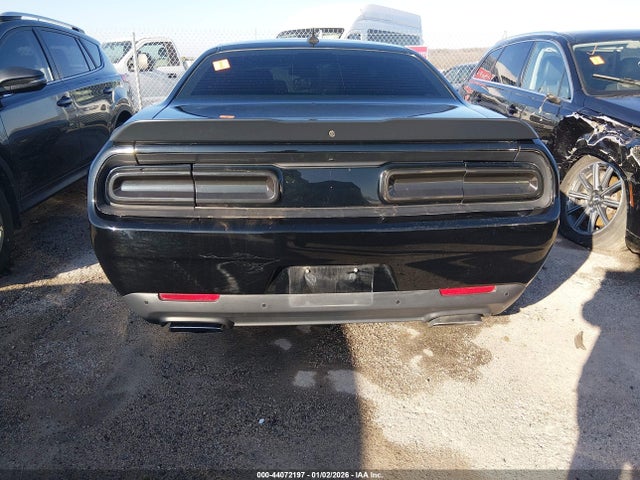 Продажа на аукционе авто 2016 Dodge Challenger 392 Hemi Scat Pack Shaker, vin: 2C3CDZFJ8GH245581, номер лота: 44072197