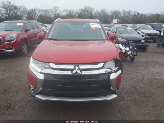 Продажа на аукционе авто 2018 Mitsubishi Outlander Sel, vin: JA4AD3A33JZ015893, номер лота: 44072199