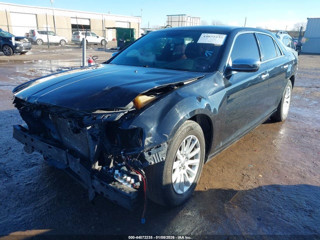 44072235 :رقم المزاد ، 2C3CCAAG7EH327119 vin ، 2014 Chrysler 300 مزاد بيع