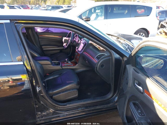 44072235 :رقم المزاد ، 2C3CCAAG7EH327119 vin ، 2014 Chrysler 300 مزاد بيع